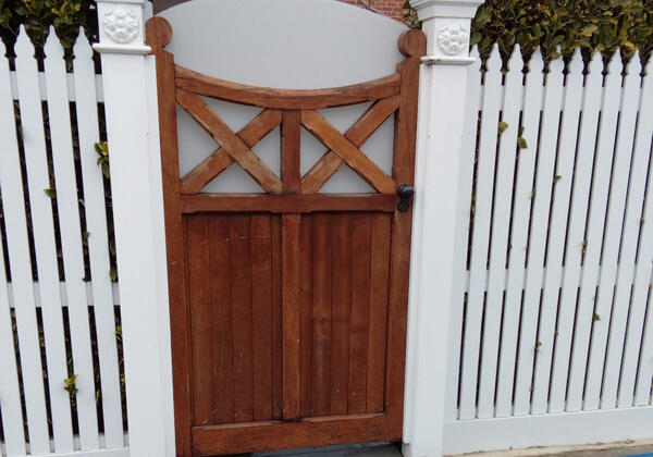 Custom-gates-product-1