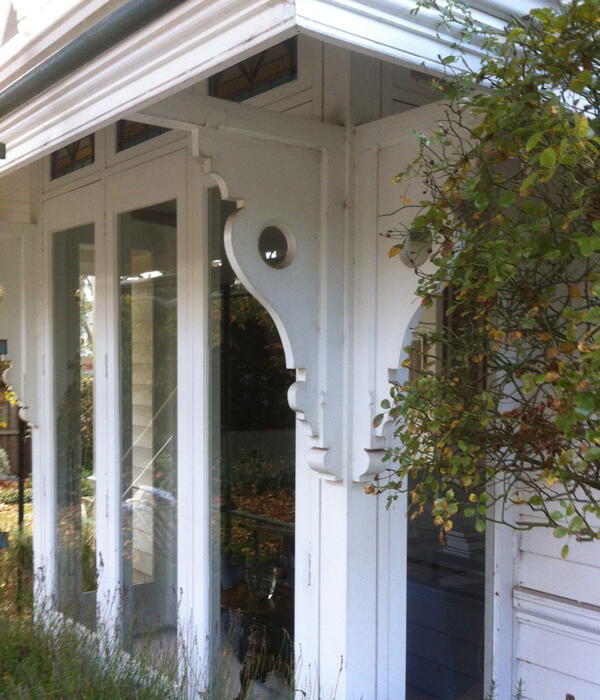 Verandah brackets